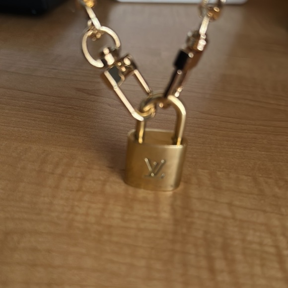 Louis Vuitton Padlock Lock and Key #311 & necklace gold 18” unbranded nwot - Picture 11 of 12